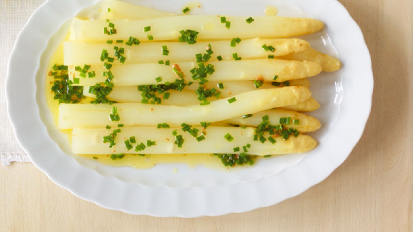 Spargel mit Schnittlauchbutter Rezept - [ESSEN UND TRINKEN]