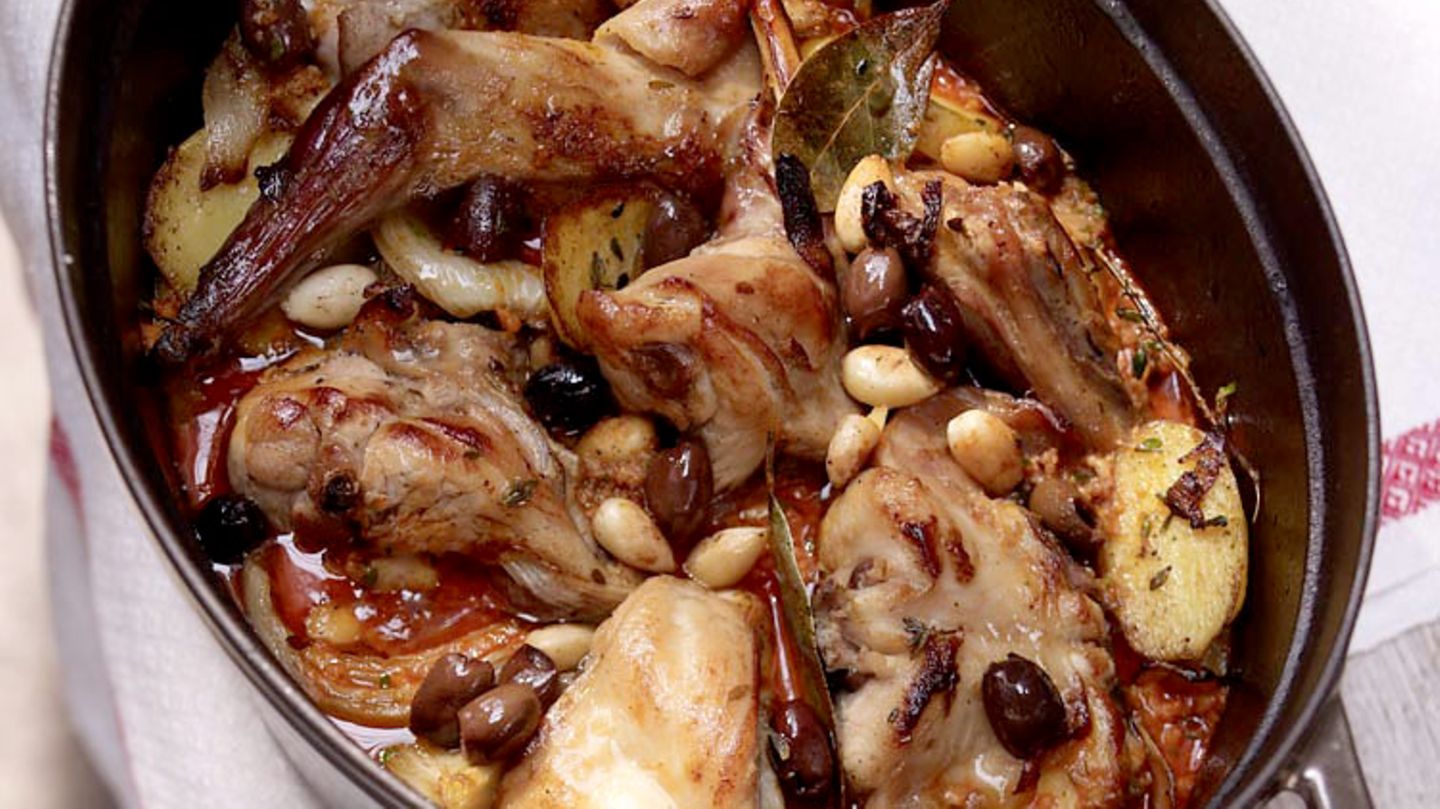Geschmortes Kaninchen mit Mandeln und Oliven Rezept