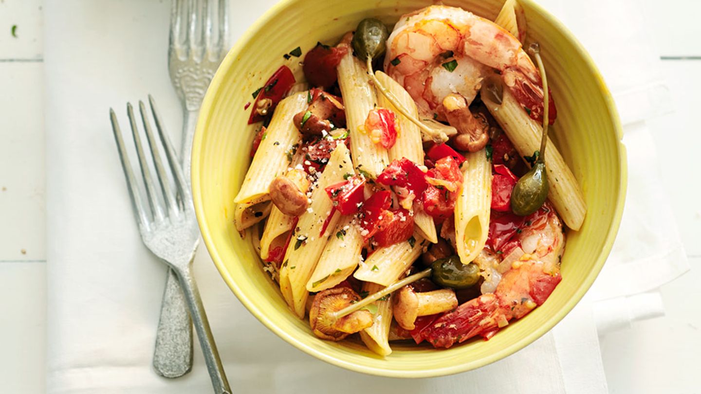 Nudelsalat mit Garnelen und Pfifferlingen Rezept