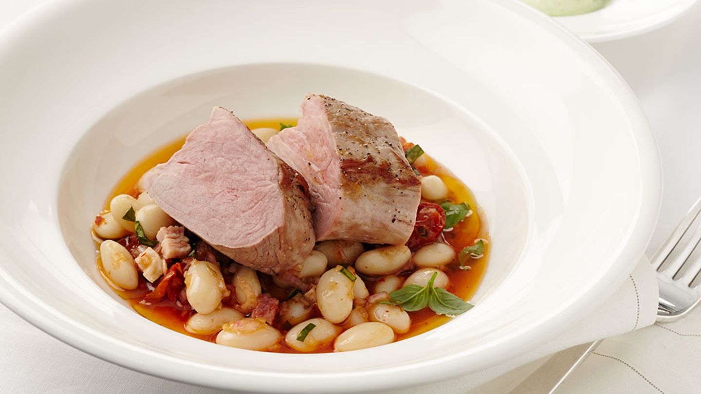 Schweinefilet mit Bohnensalat und Basilikum-Dip Rezept