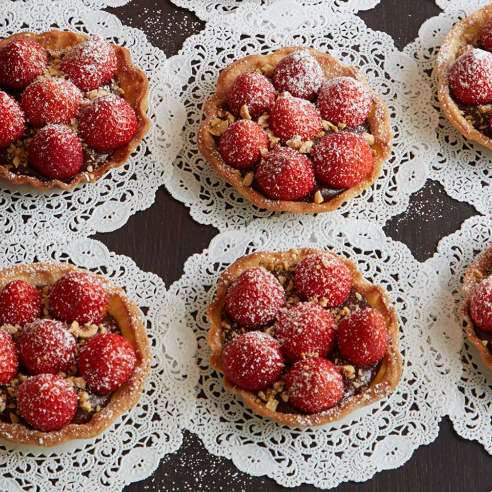 Nougat-Tartelettes mit Erdbeeren