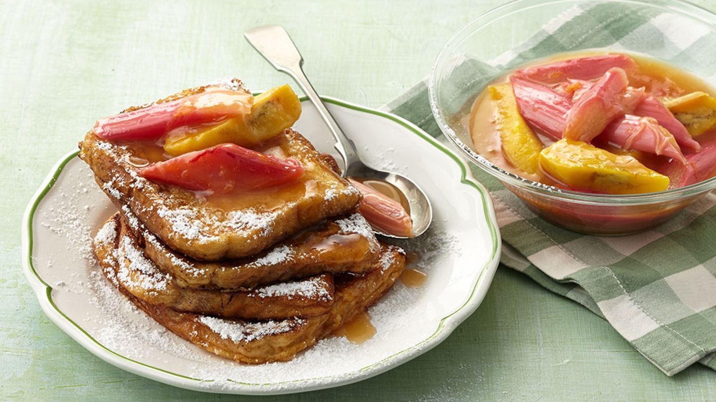 Toast mit Rhabarber-Bananen-Kompott Rezept - [ESSEN UND TRINKEN]