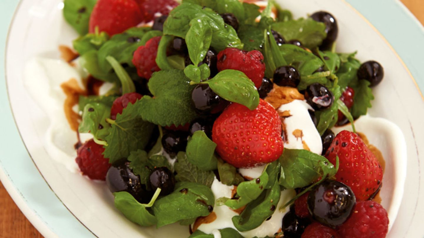 Beeren-Kräuter-Salat Rezept