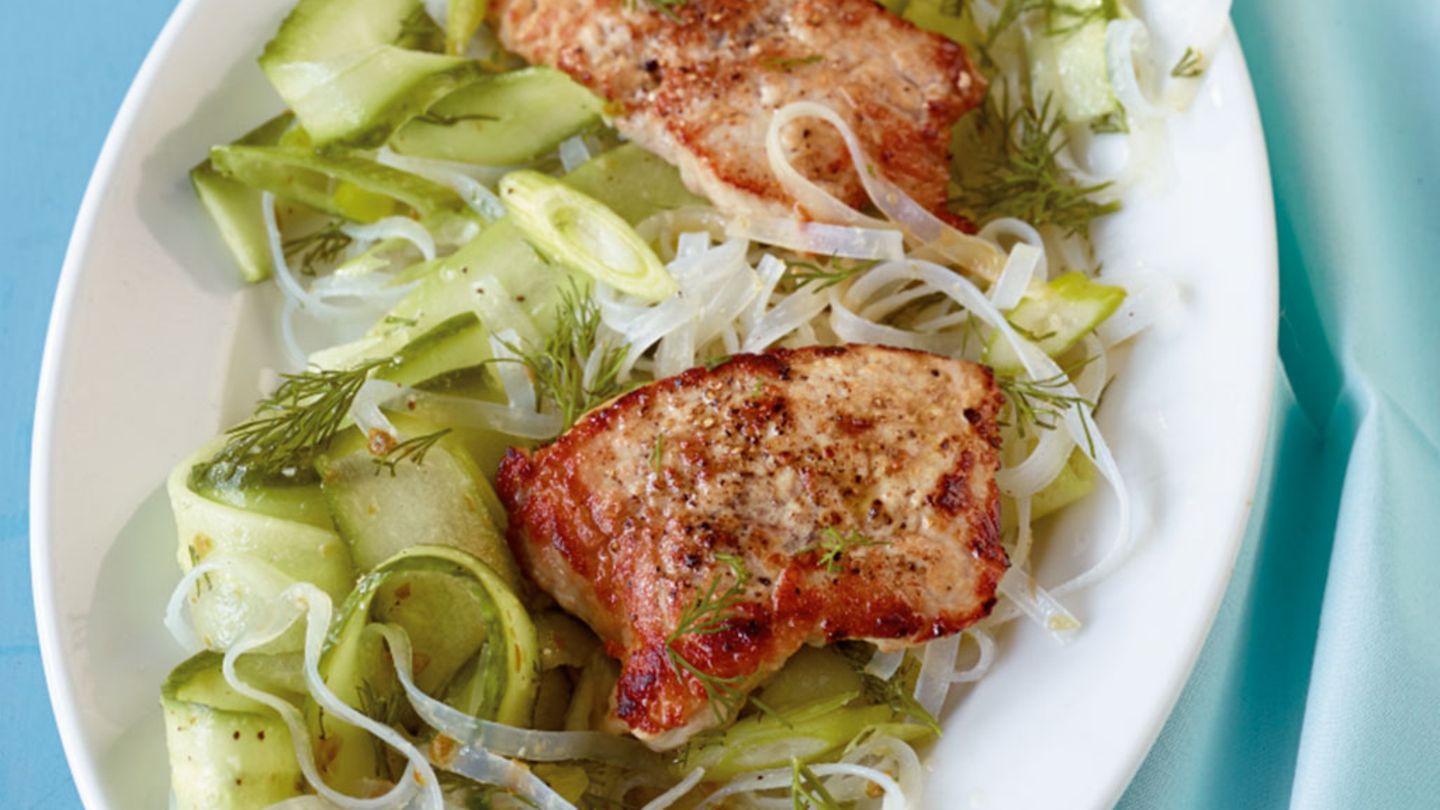 Schnitzel mit Glasnudelsalat Rezept