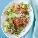 Schnitzel mit Glasnudelsalat