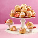 Profiteroles mit Erdbeersahne