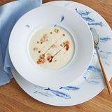 Kohlrabi-Krabben-Suppe mit Kaffeeöl