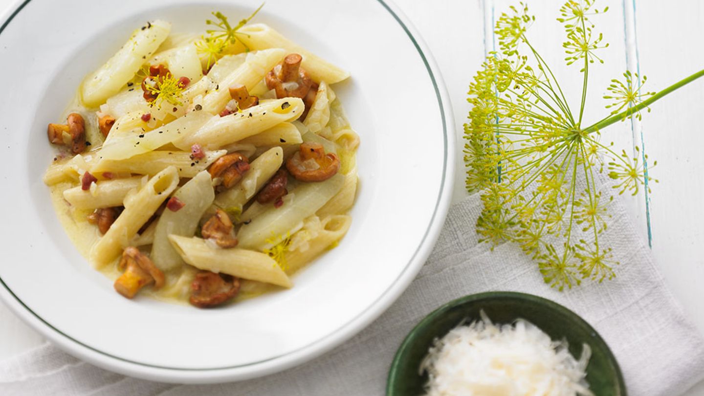 Pasta mit Schmorgurkenragout Rezept