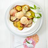 Pfirsich-Sorbet mit Pfirsichsalat