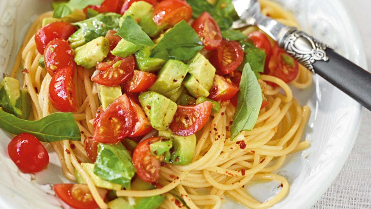 Avocado-Tomaten-Nudeln Rezept