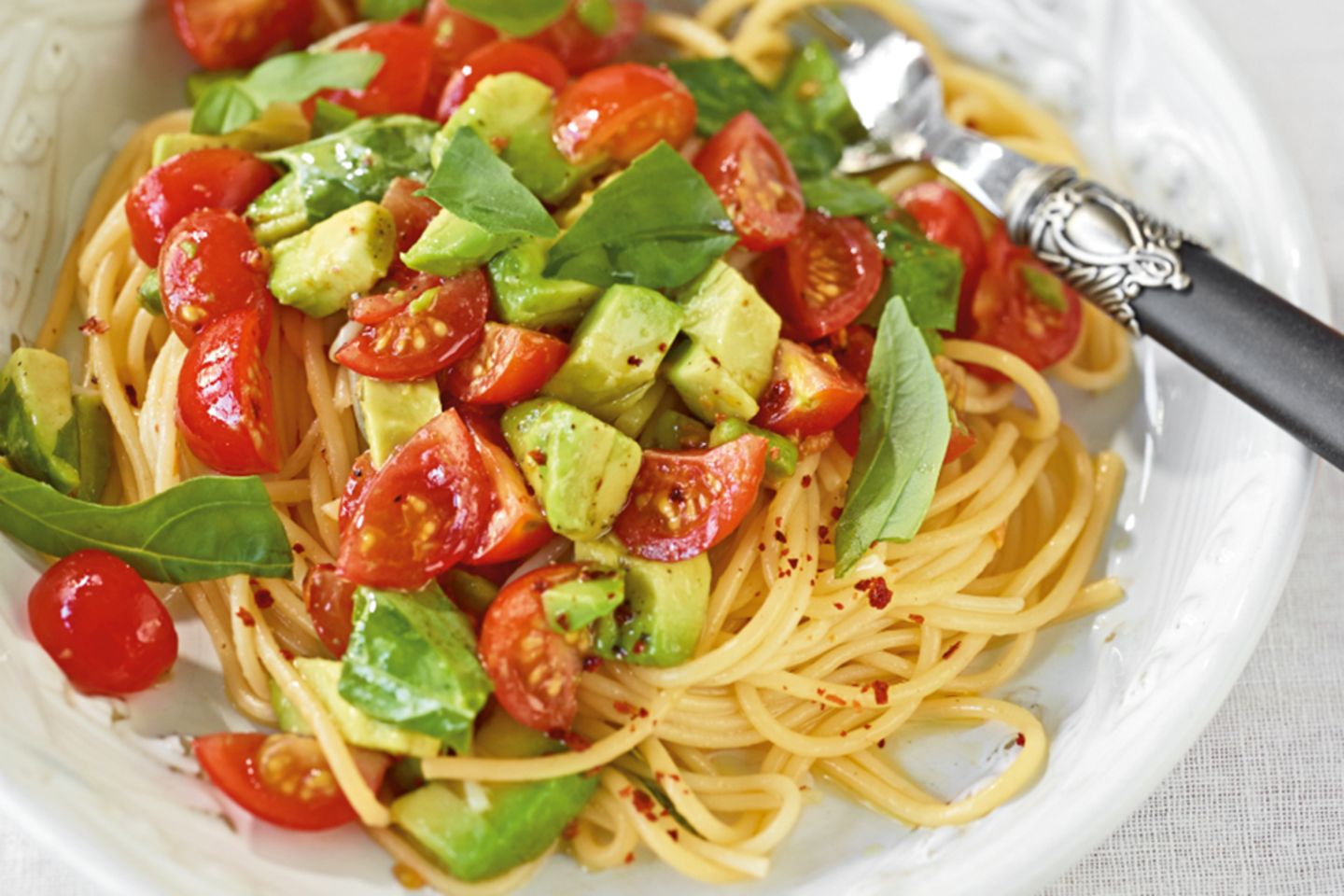 Avocado Tomaten Nudeln Rezept Essen Und Trinken