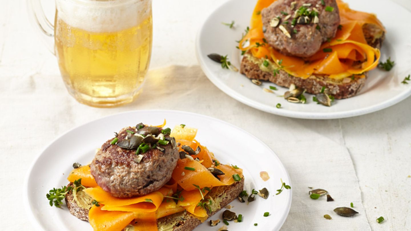 Roggenbrot mit Kürbis und Frikadelle Rezept