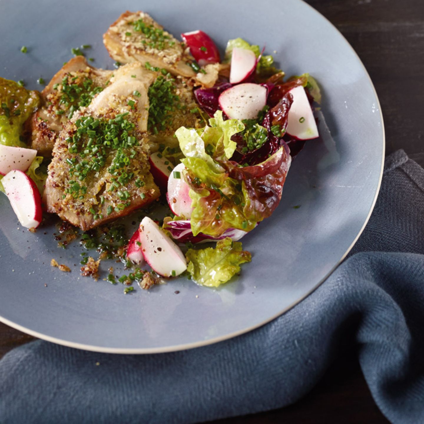 Braten-„Schnitzel“ mit Radieschensalat