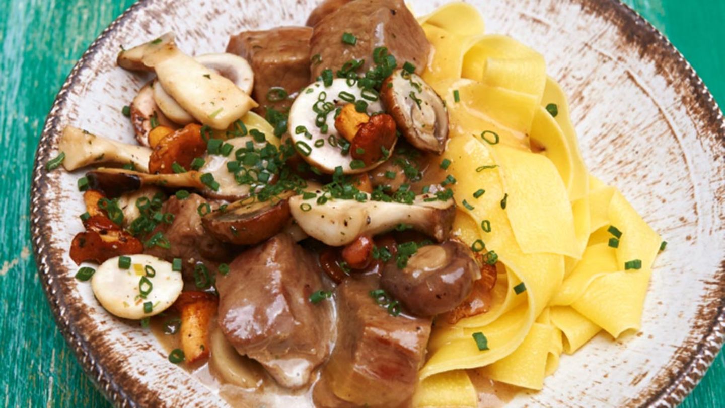 Kalbsgulasch mit Pilzen: einfach & köstlich