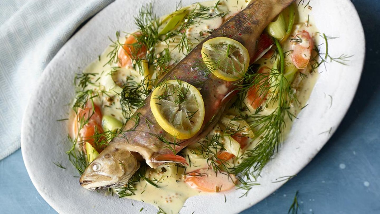 Saibling mit Gemüse und Dill Rezept - [ESSEN UND TRINKEN]