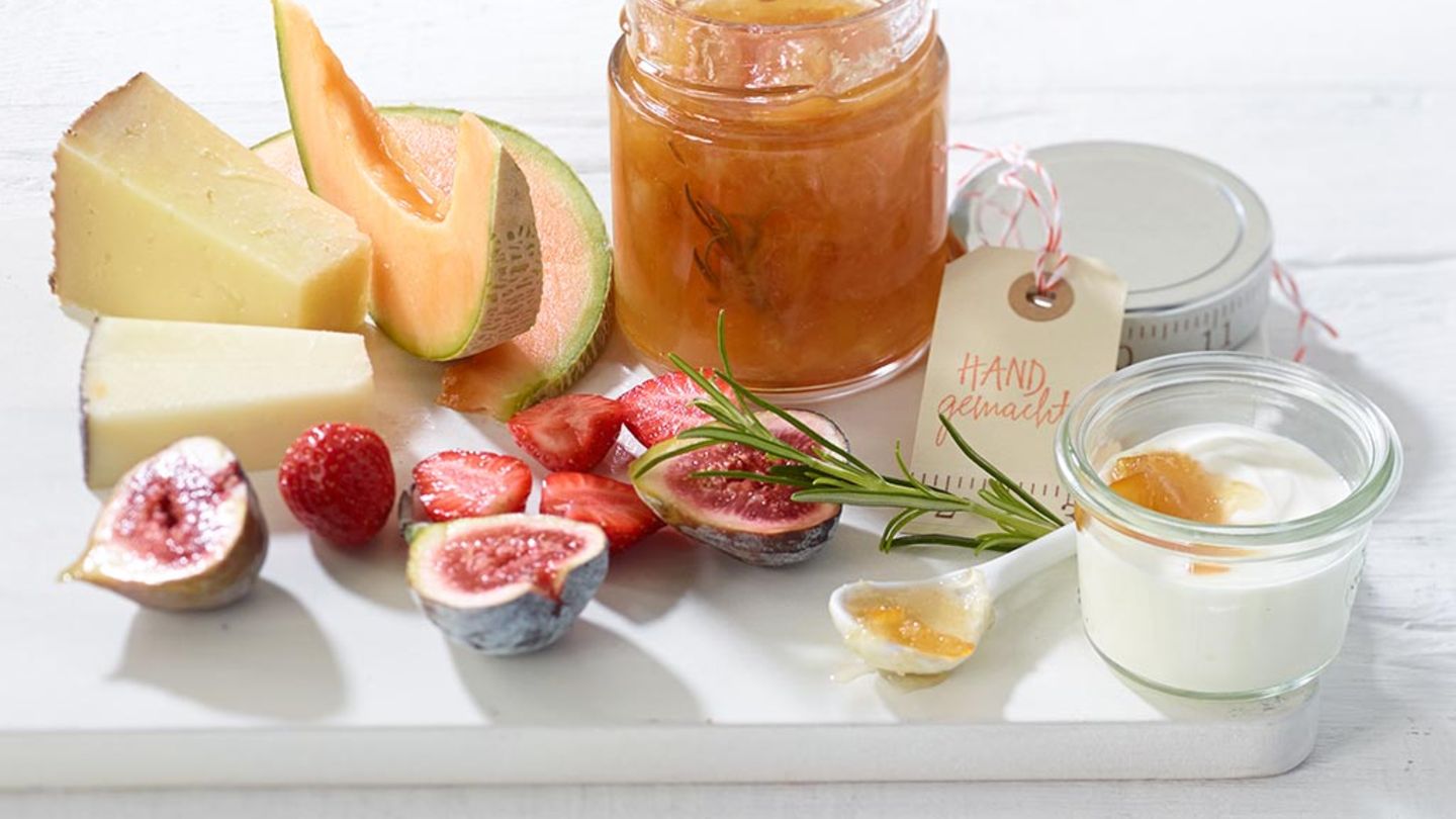 Salzzitronenmarmelade mit Rosmarin Rezept