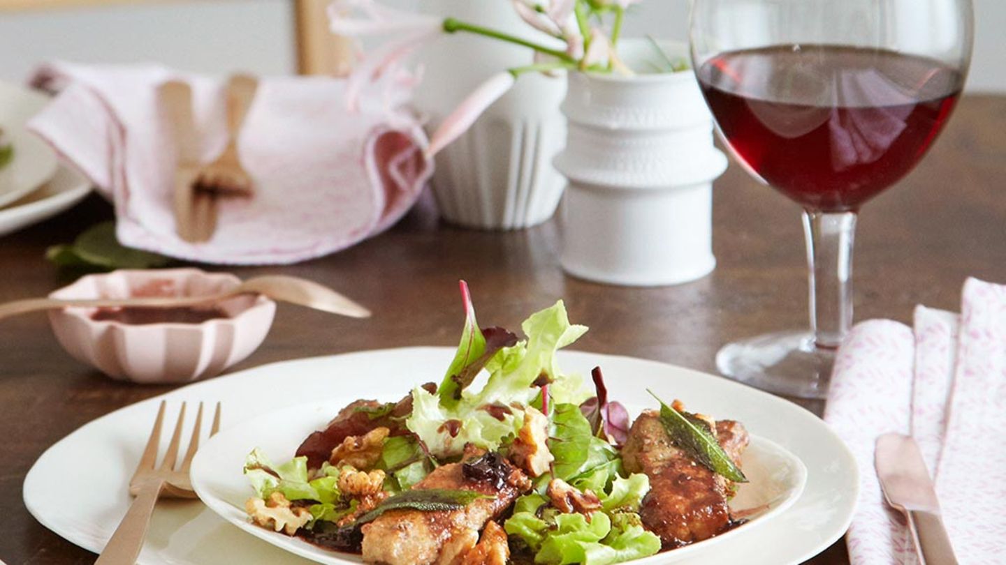 Salat mit Kalbsleber-Streifen und Holunder-Vinaigrette Rezept
