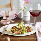 Salat mit Kalbsleber-Streifen und Holunder-Vinaigrette
