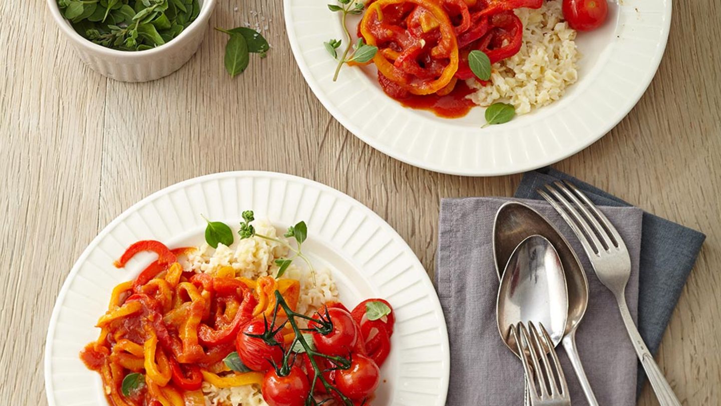 Paprika-Tomaten-Gemüse mit ungarischen Eiergraupen Rezept