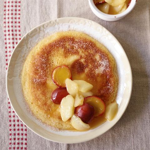 Hefepfannkuchen mit Kompott