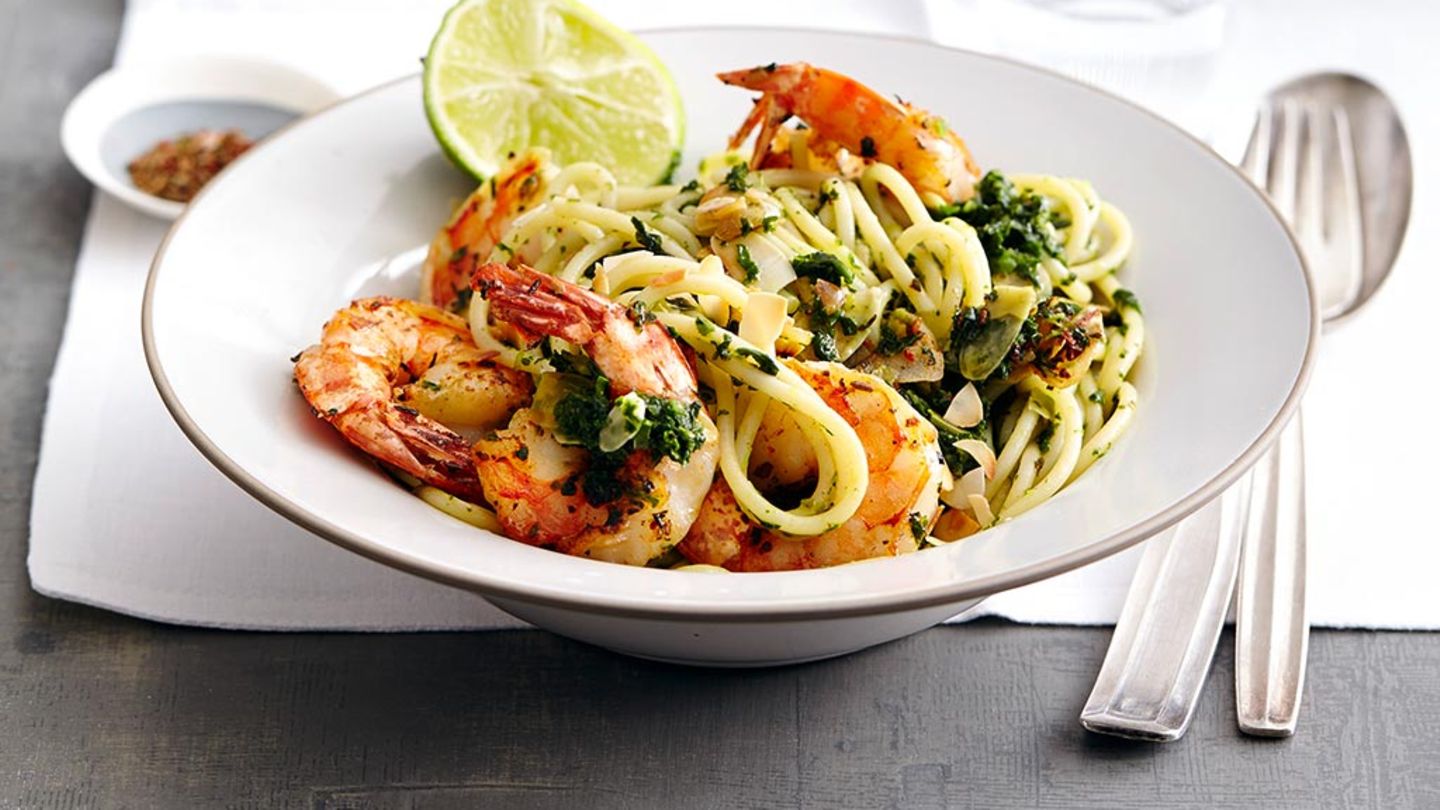 Grünkohl-Pasta mit Garnelen Rezept