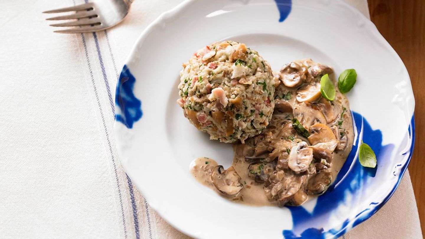Laugenbrötchen-Speck-Knödel Rezept