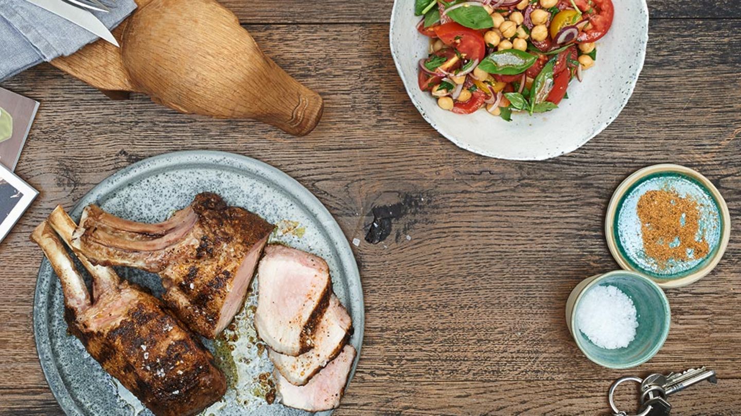 Doppeltes Kotelett mit Tomatensalat Rezept