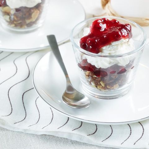Preiselbeer-Sahne-Dessert