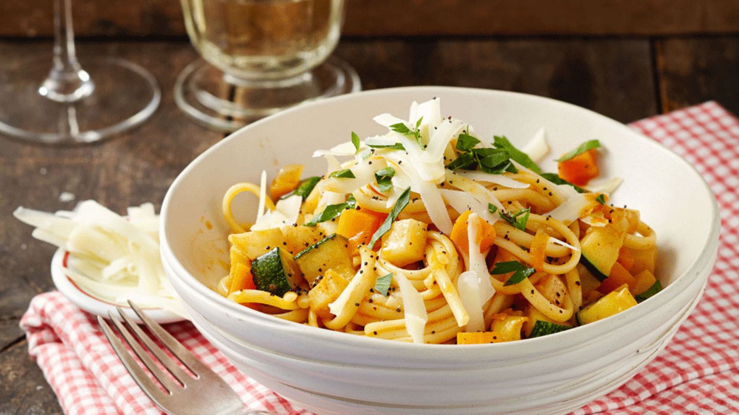 Linguine mit Schmorgemüse Rezept