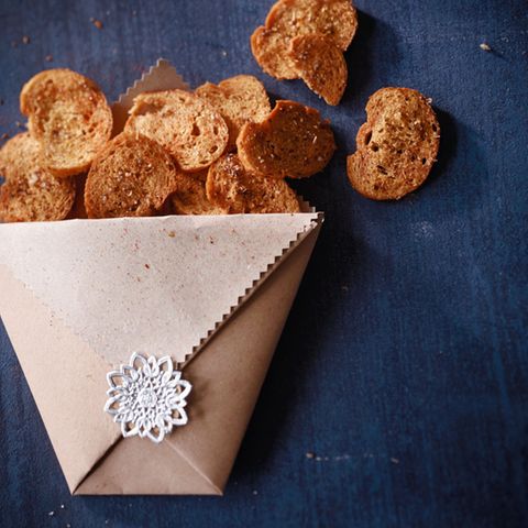 Brotchips mit Oregano-Meersalz