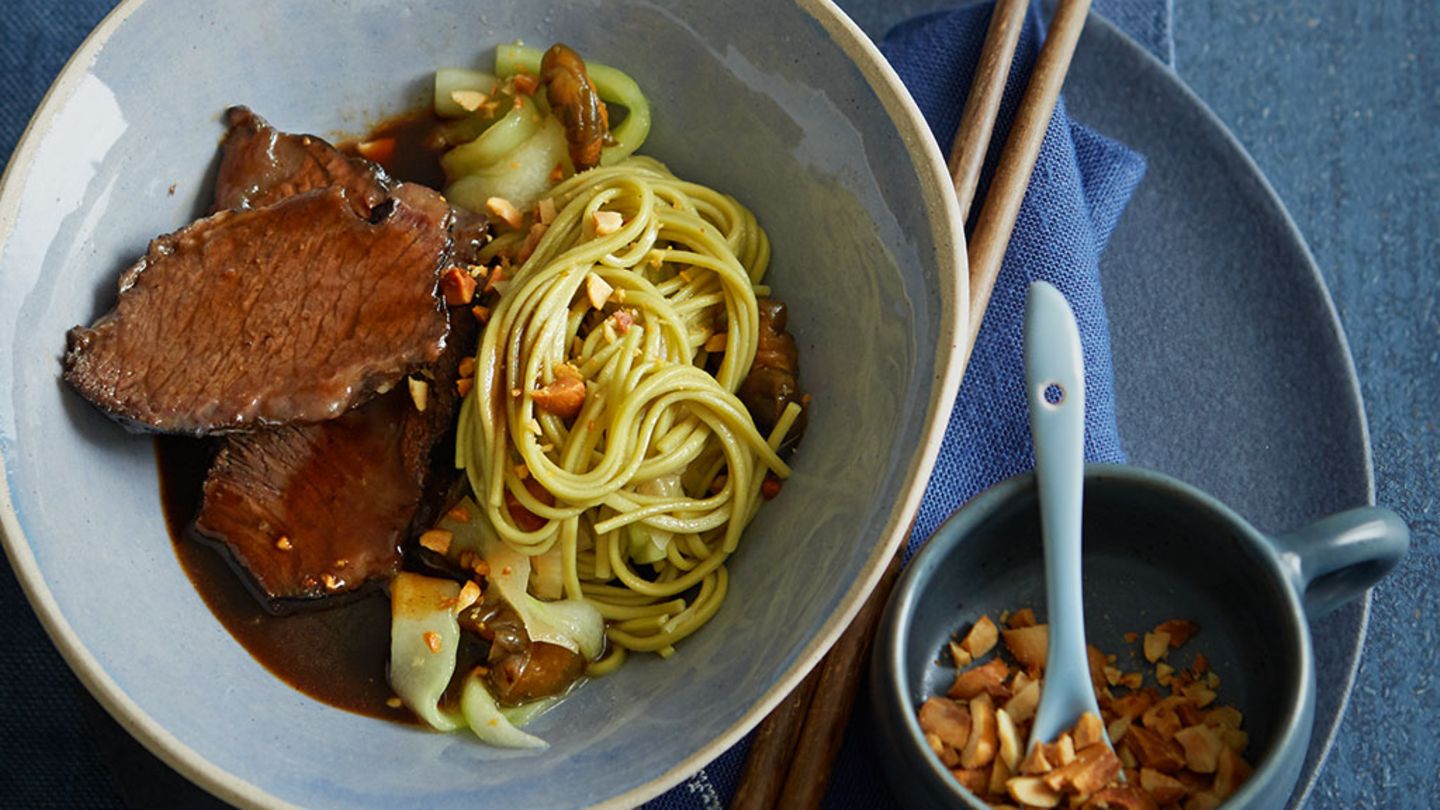 Rinderbacke mit Grüntee-Nudel-Salat Rezept
