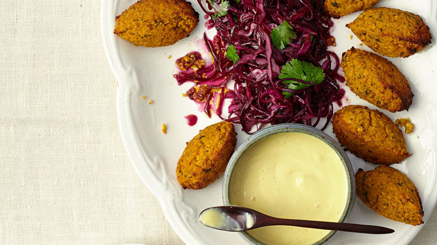 Süßlupinennocken mit Rotkohlsalat und Orangendip Rezept