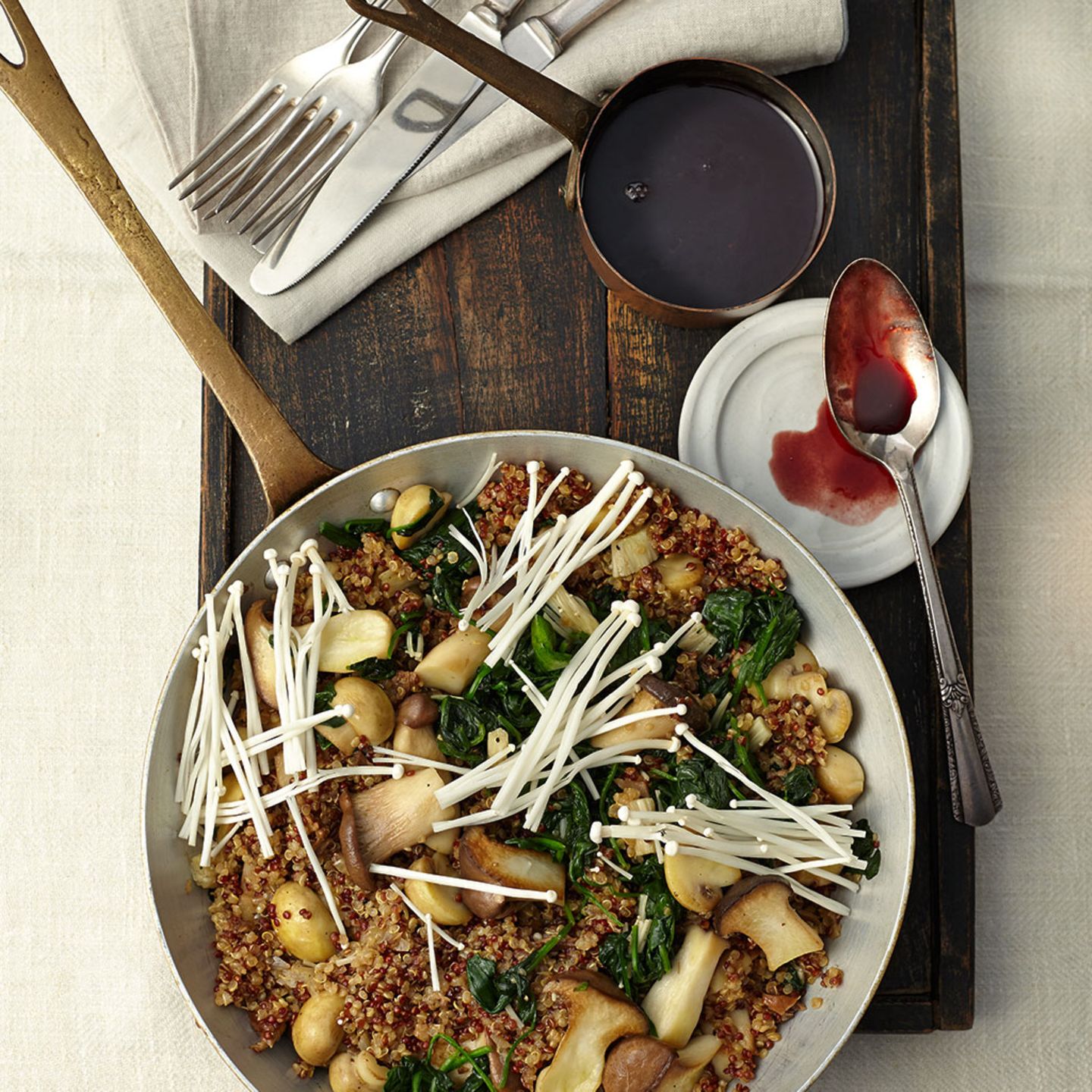 Quinoa-Pilzpfanne mit Rotweinsauce