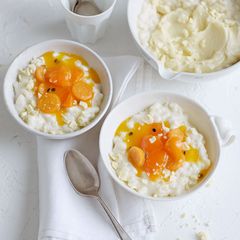 Weisser Schoko-Milchreis mit Kompott
