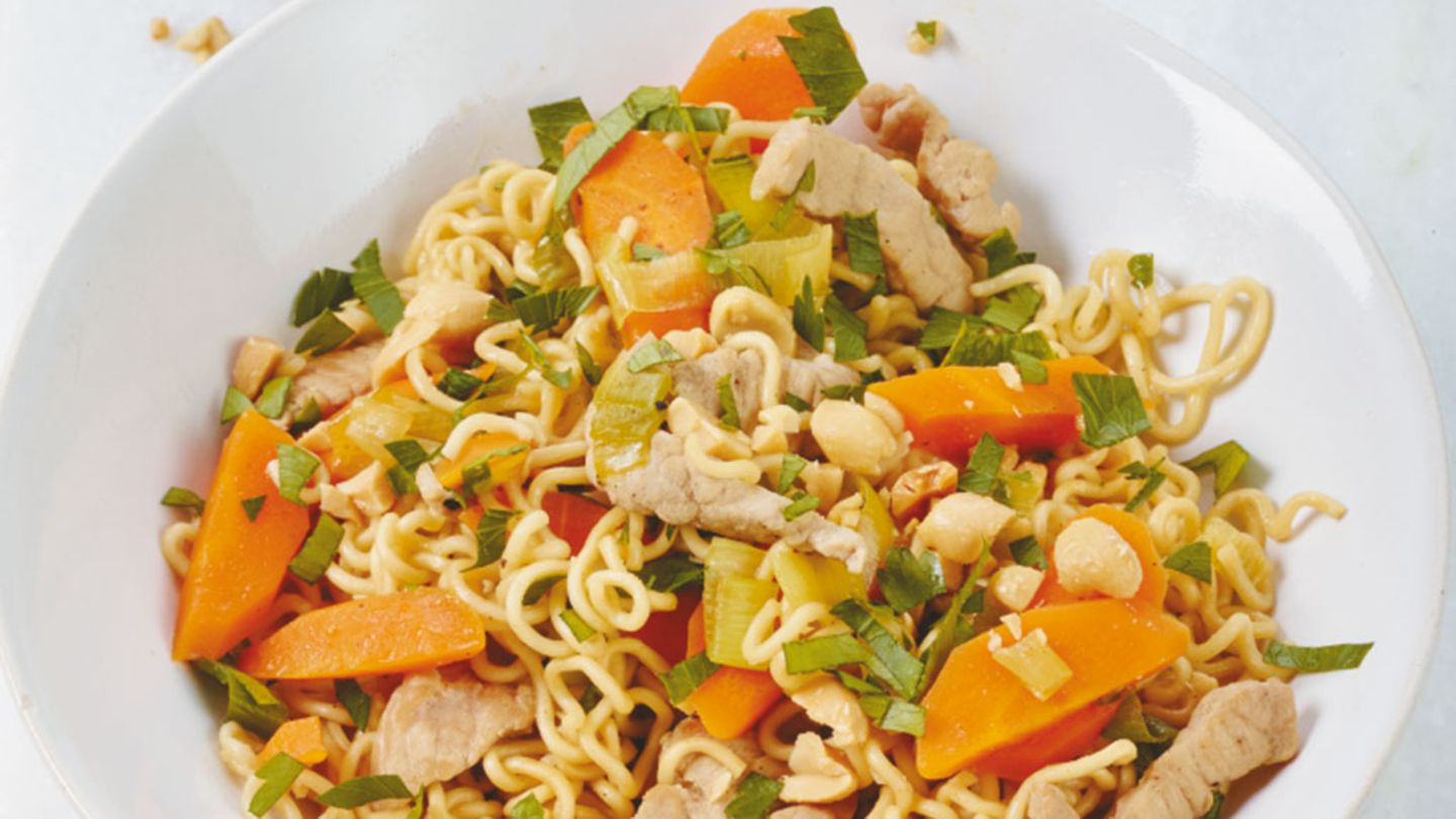 Bratnudeln mit Schweinefleisch Rezept