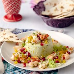 Avocadoterrine mit Garnelen-Salsa