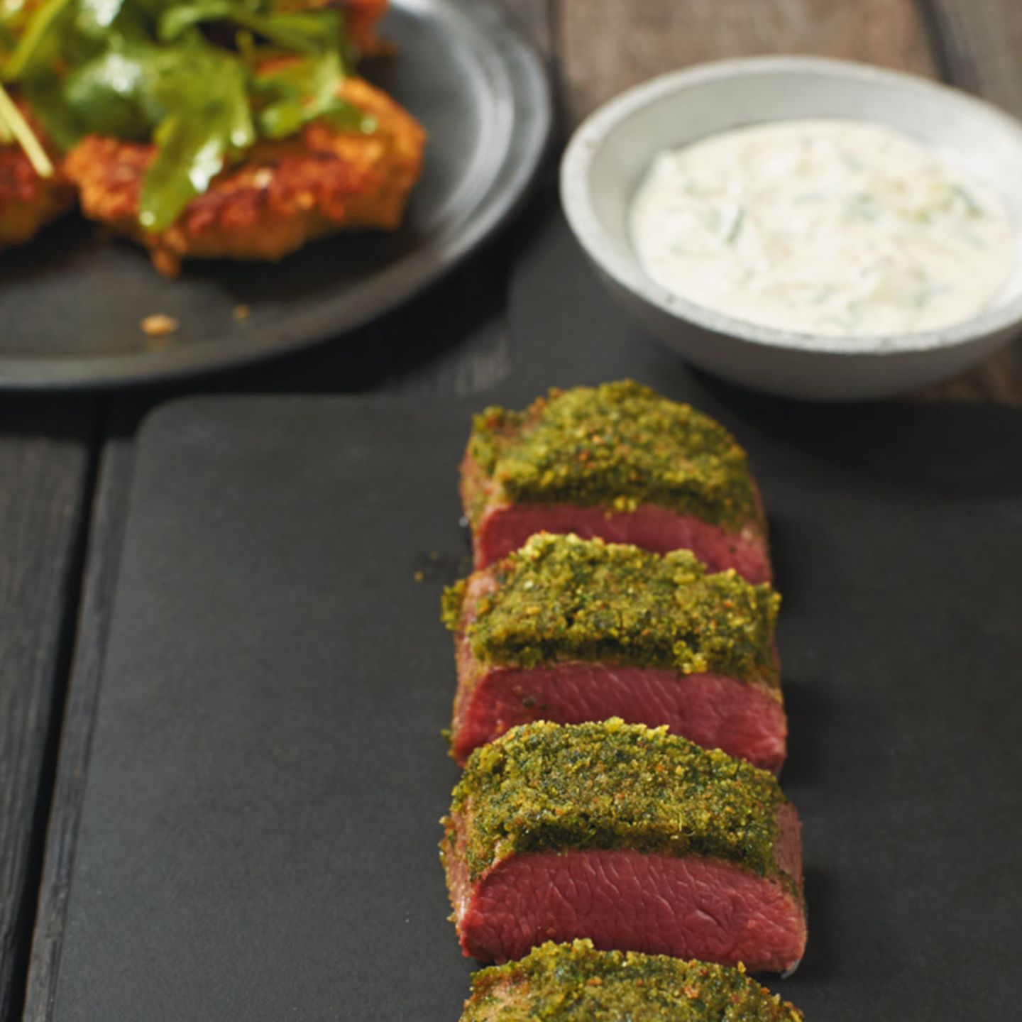 Kräuterlamm und Kichererbsenpuffer