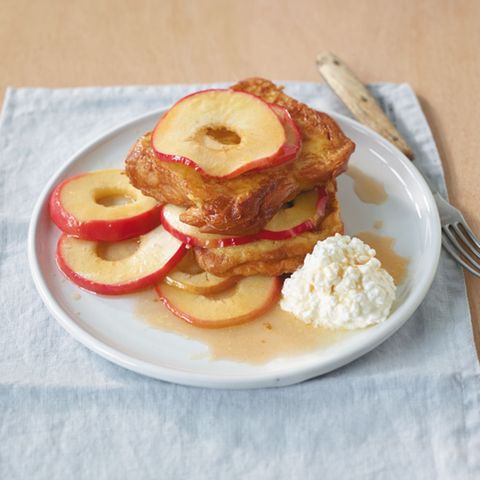 French Toast mit Sirupäpfeln