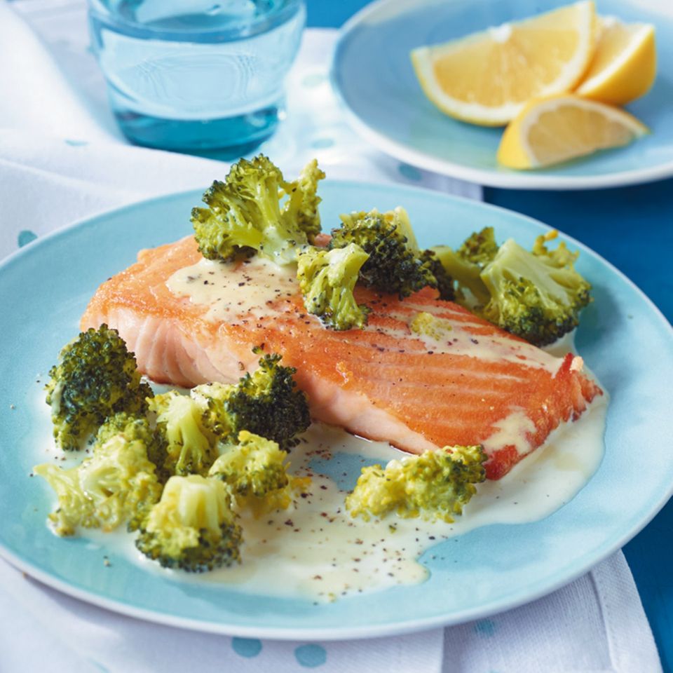 Lachs Mit Brokkoli Rahm Rezept Essen Und Trinken