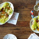 Verheiratete mit grünem Salat