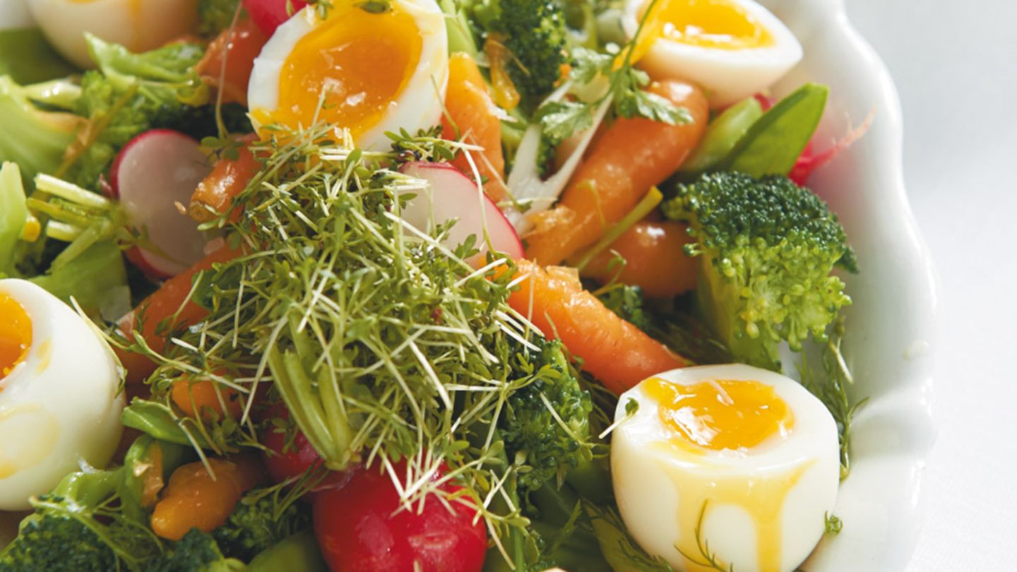 Gemüsesalat mit Ei Rezept