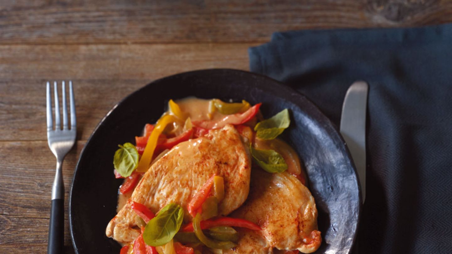 Hähnchenschnitzel mit Paprikagemüse Rezept