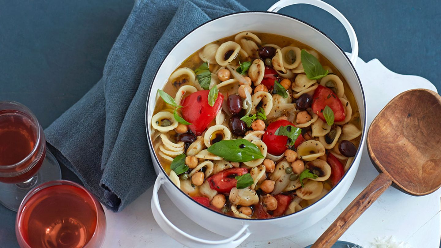 Eintopf mit Orecchiette und mediterranem Gemüse Rezept