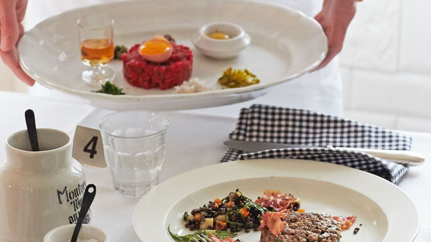 Angebratenes Tatar mit Speck und Linsensalat Rezept