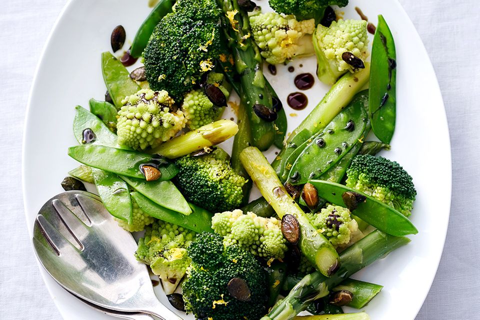 Neben Brokkoli, Romanesco und Spargel machen die Zuckerschoten eine tolle Figur Neben Brokkoli, Romanesco und Spargel machen die Zuckerschoten eine tolle Figur