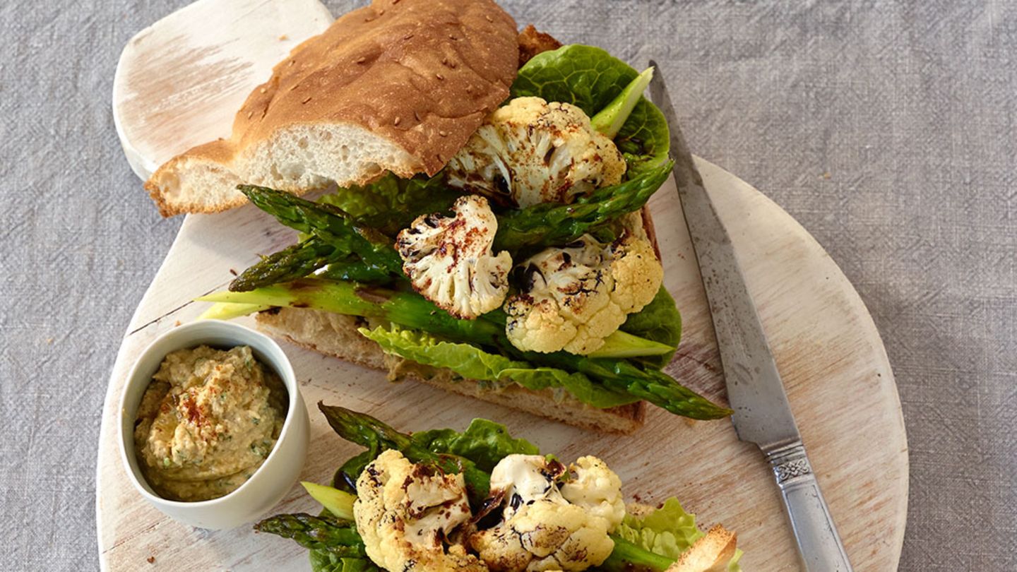 Fladenbrot mit Spargel und Hummus Rezept