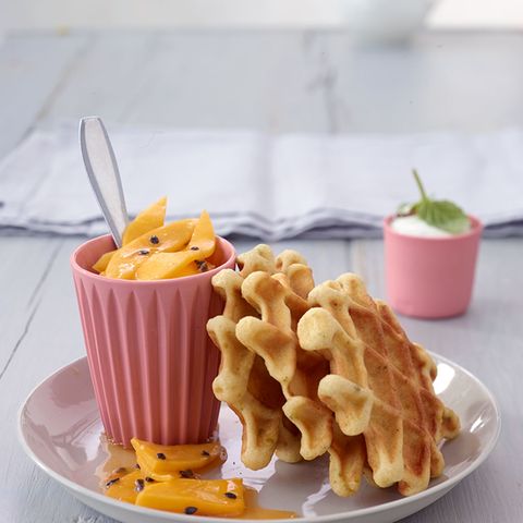 Chai-Waffeln mit Mangosalat