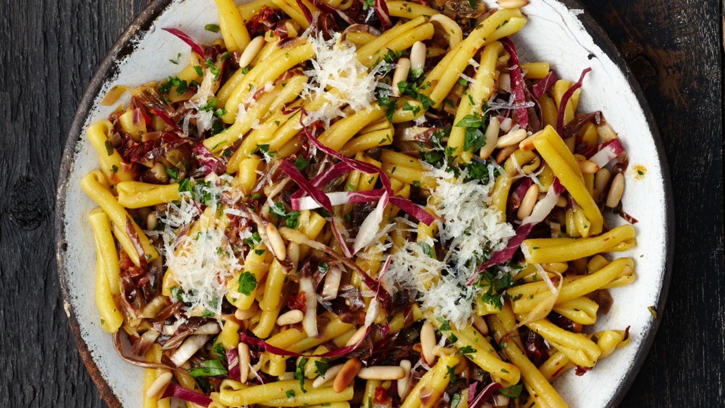 Safran-Pasta mit Radicchio Rezept