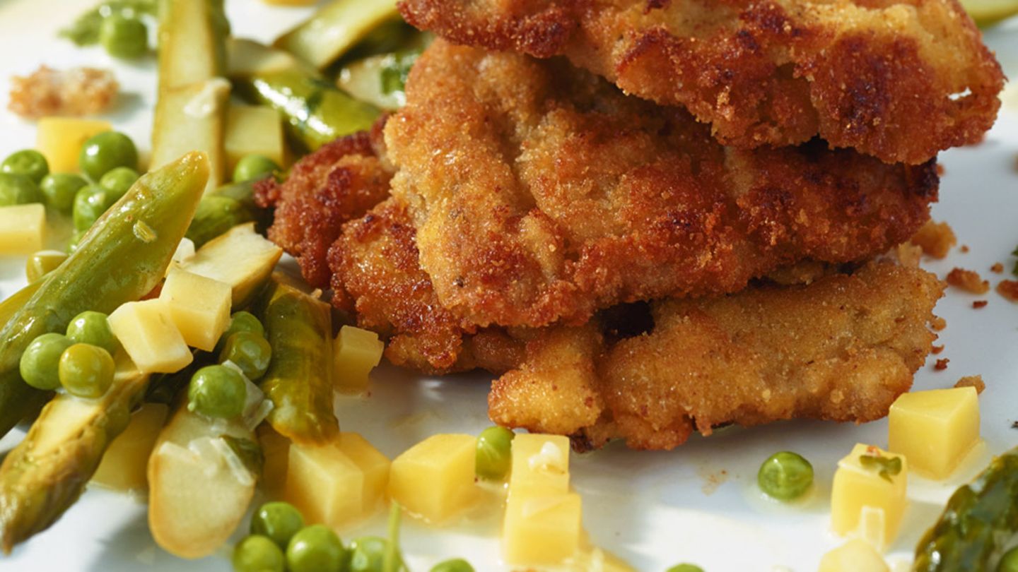 Lammschnitzel mit Spargel Rezept - [ESSEN UND TRINKEN]