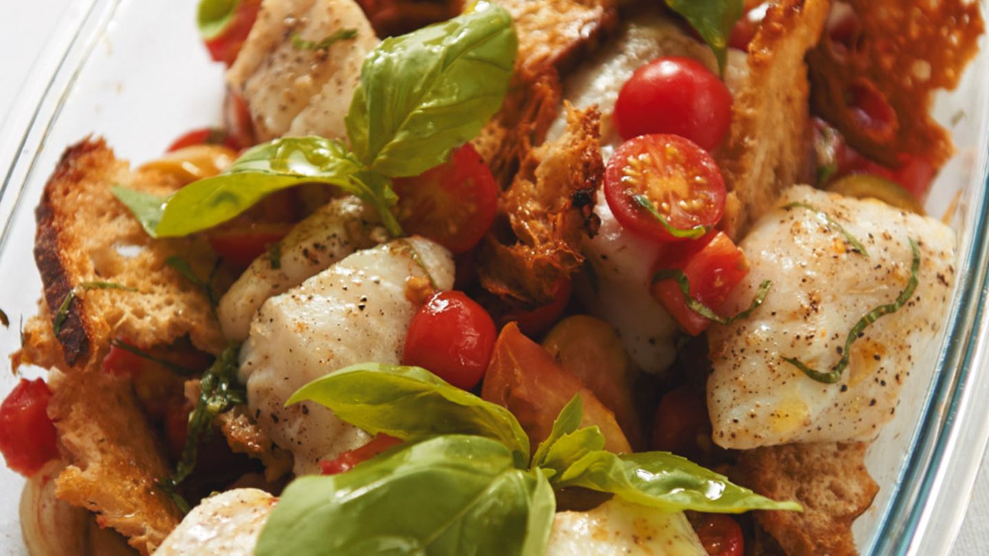 Warmer Brotsalat mit Fisch Rezept